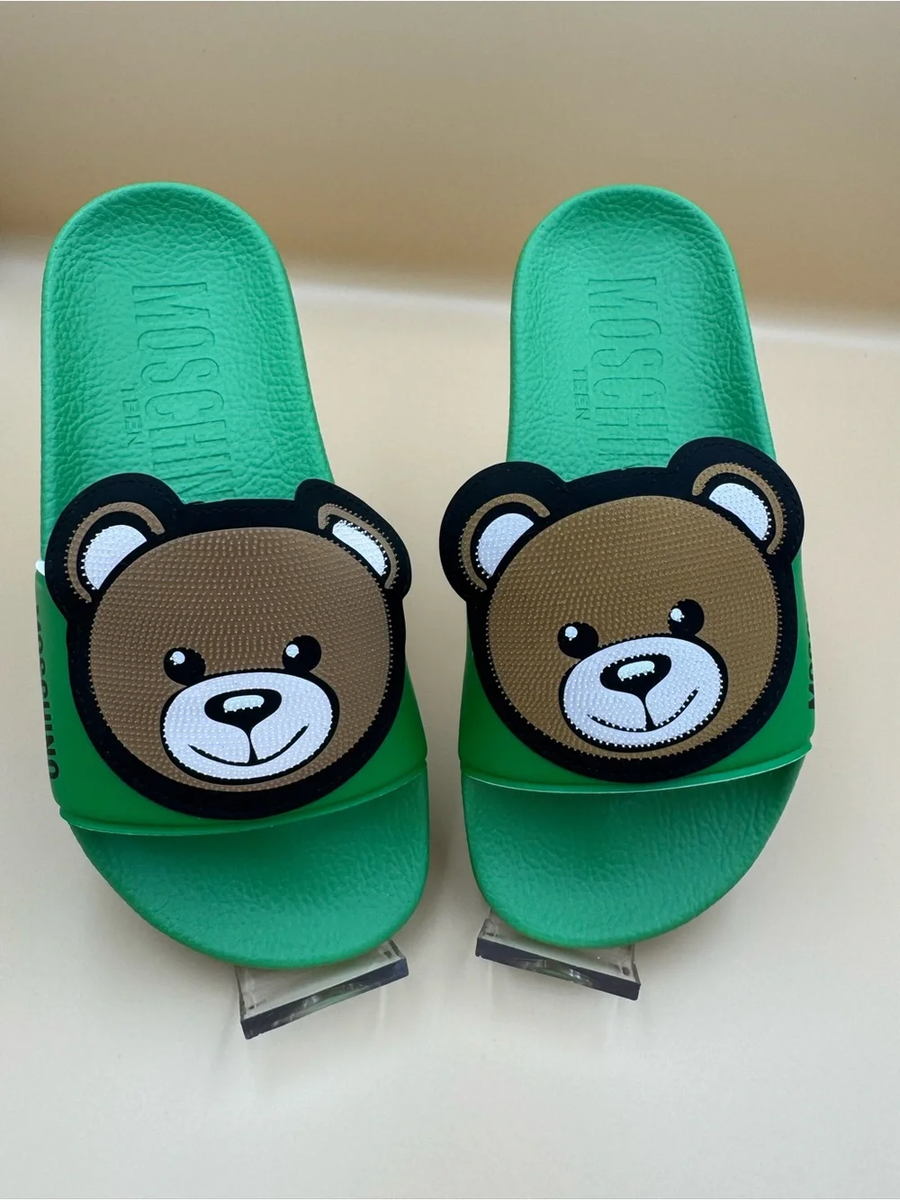 Moschino Kids Teddy Appliqué Slides Green Size: EU 33 / US Youth 2